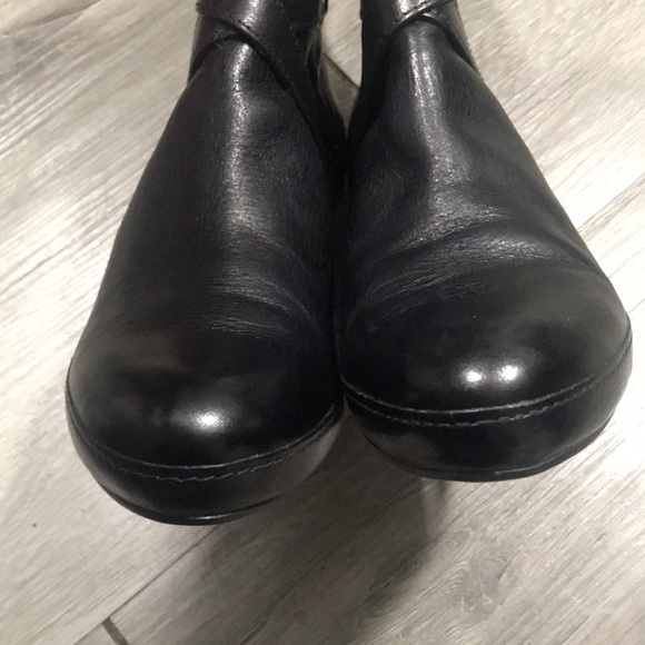 Clarks Artisan Black Leather Buckle Detailed Heeled Ankle Boots size 9 - Picture 5 of 13